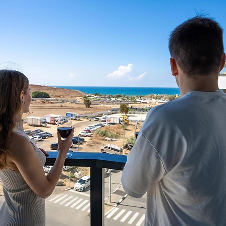 Hi-Yam Seaview Apartments & Suites - יש ממ"ד Bat Yam Buitenkant foto