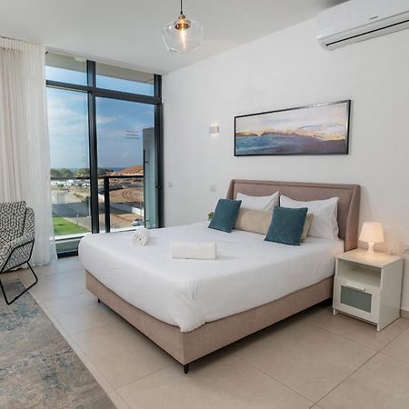 Hi-Yam Seaview Apartments & Suites - יש ממ"ד Bat Yam Buitenkant foto