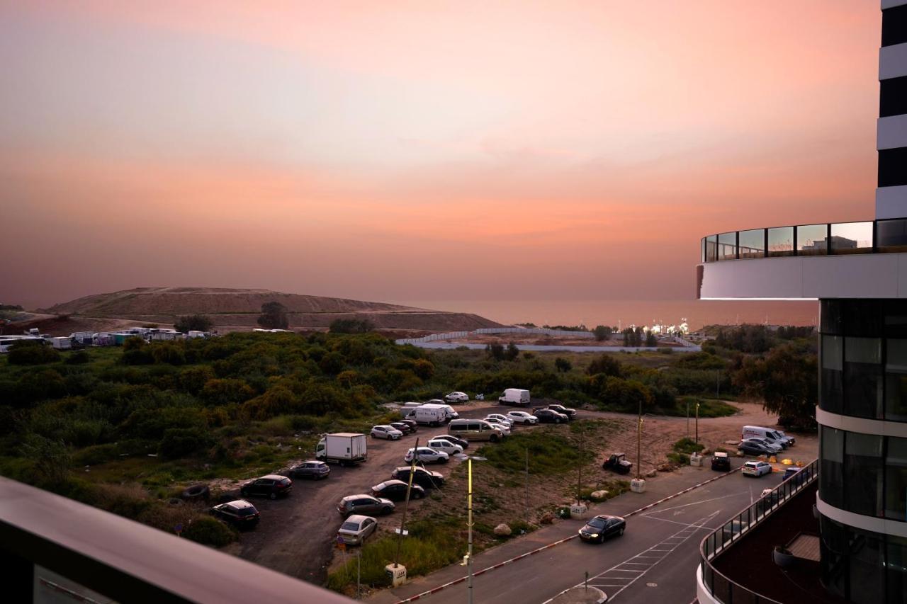Hi-Yam Seaview Apartments & Suites - יש ממ"ד Bat Yam Buitenkant foto