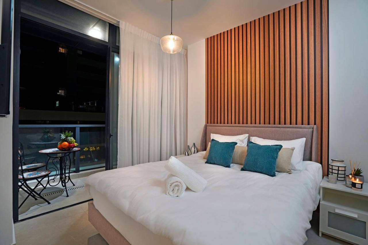 Hi-Yam Seaview Apartments & Suites - יש ממ"ד Bat Yam Buitenkant foto