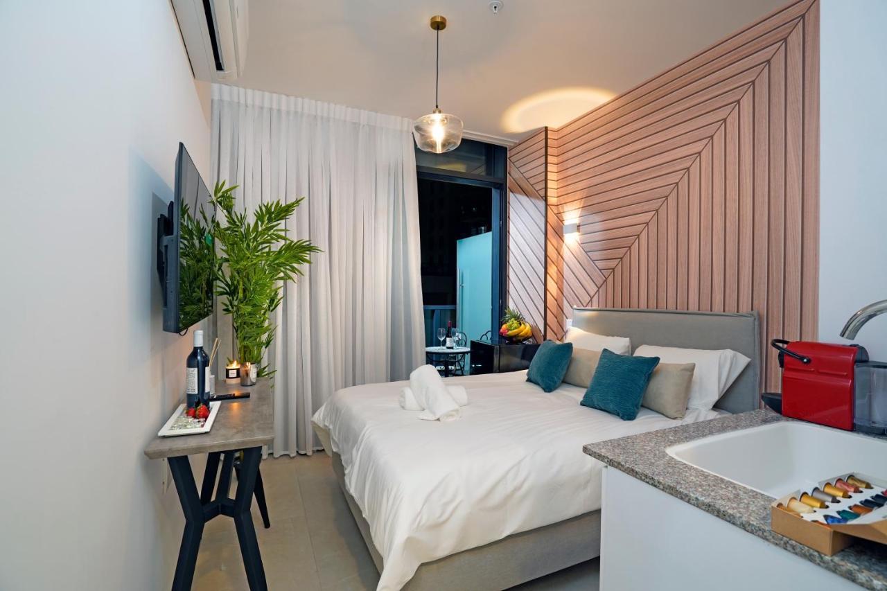 Hi-Yam Seaview Apartments & Suites - יש ממ"ד Bat Yam Buitenkant foto