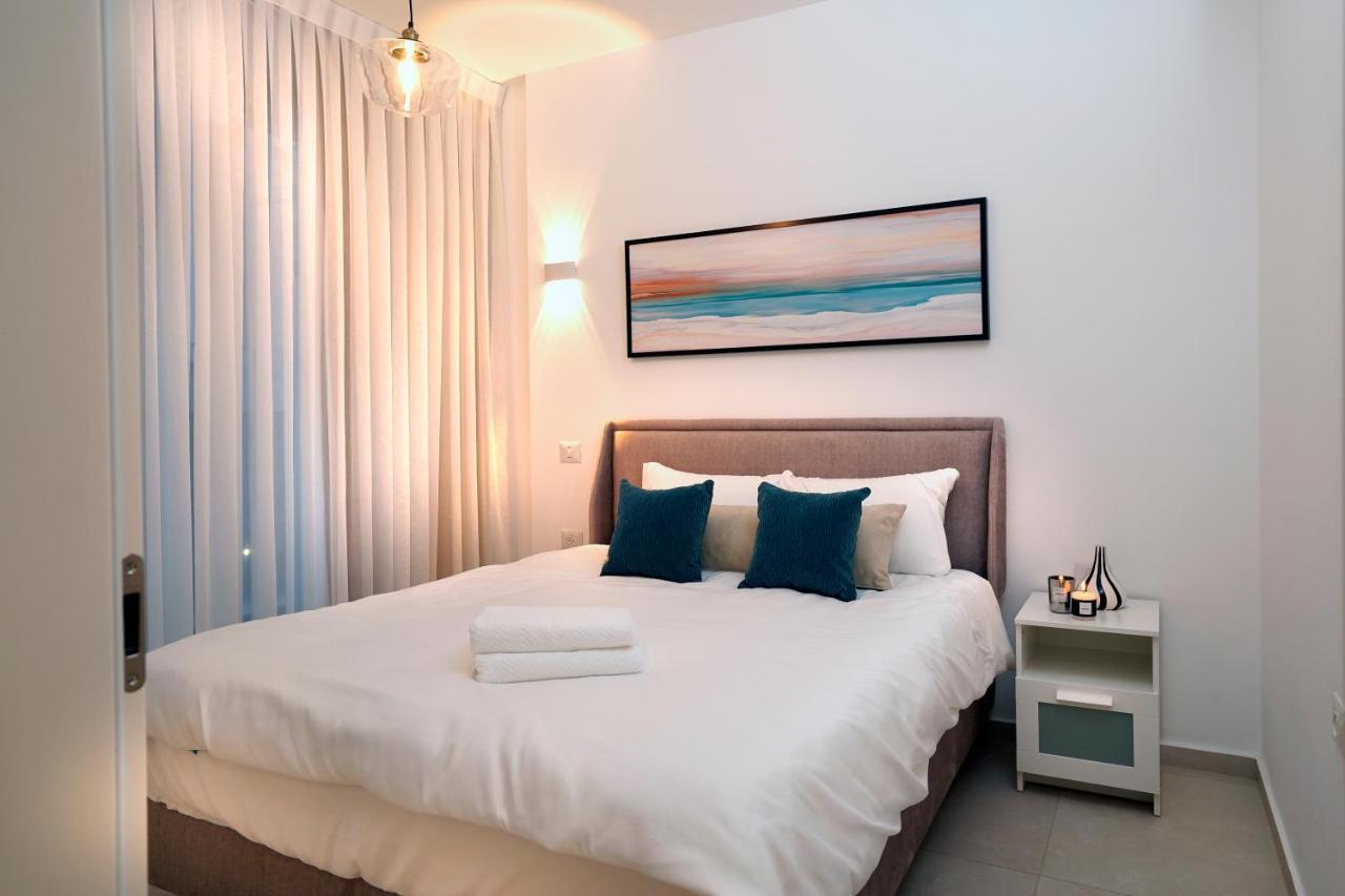 Hi-Yam Seaview Apartments & Suites - יש ממ"ד Bat Yam Buitenkant foto