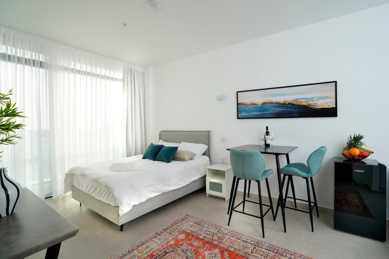 Hi-Yam Seaview Apartments & Suites - יש ממ"ד Bat Yam Buitenkant foto