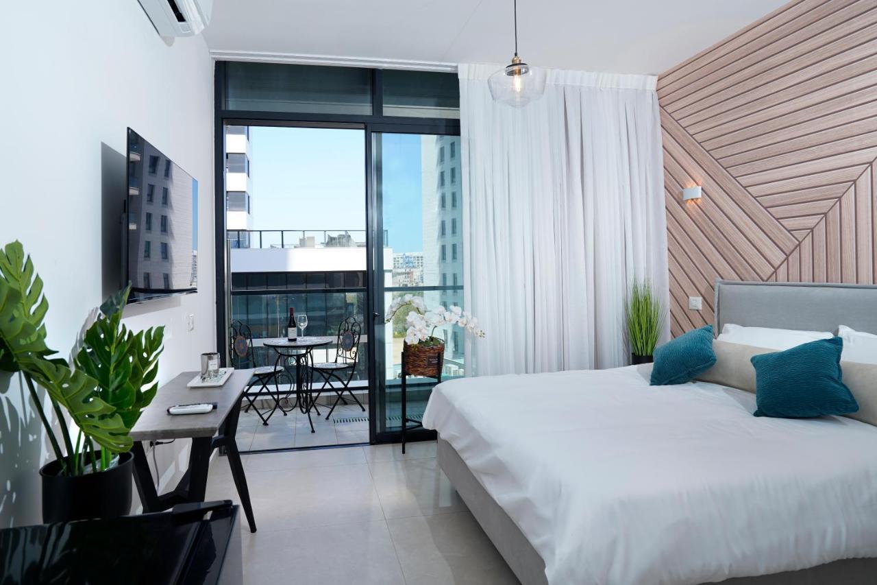Hi-Yam Seaview Apartments & Suites - יש ממ"ד Bat Yam Buitenkant foto