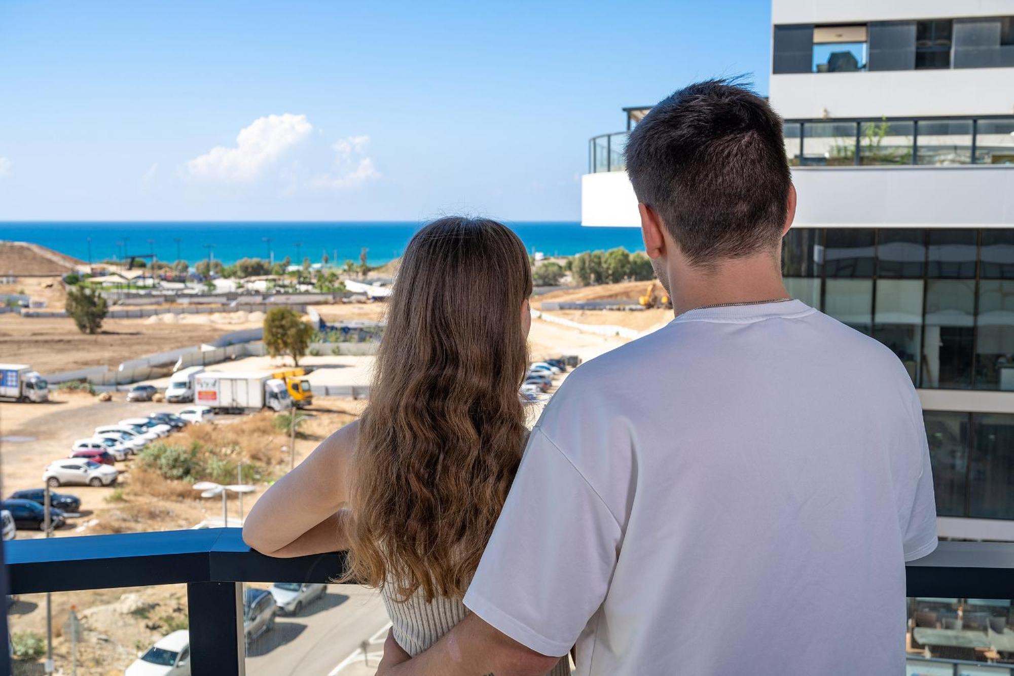 Hi-Yam Seaview Apartments & Suites - יש ממ"ד Bat Yam Buitenkant foto