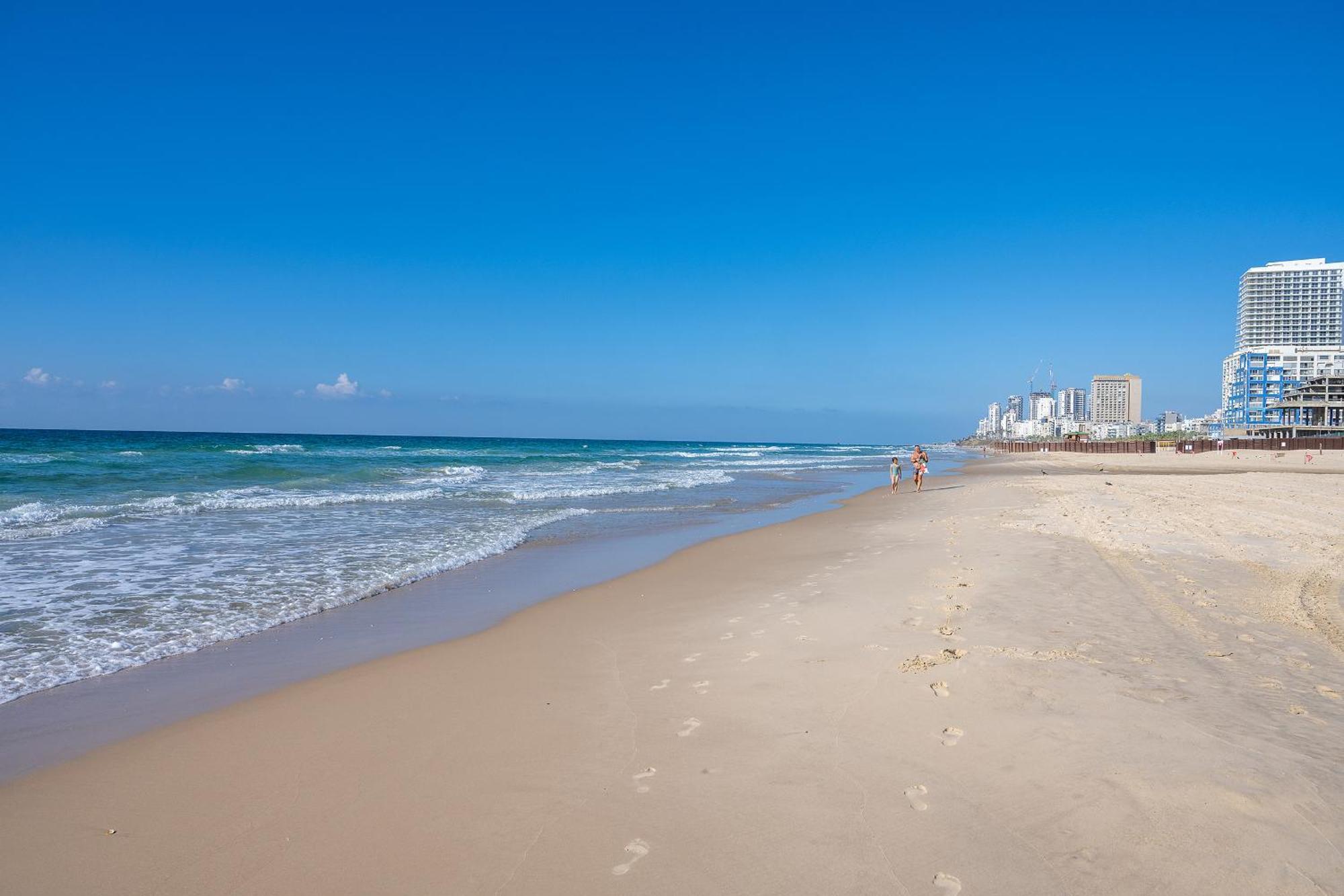 Hi-Yam Seaview Apartments & Suites - יש ממ"ד Bat Yam Buitenkant foto