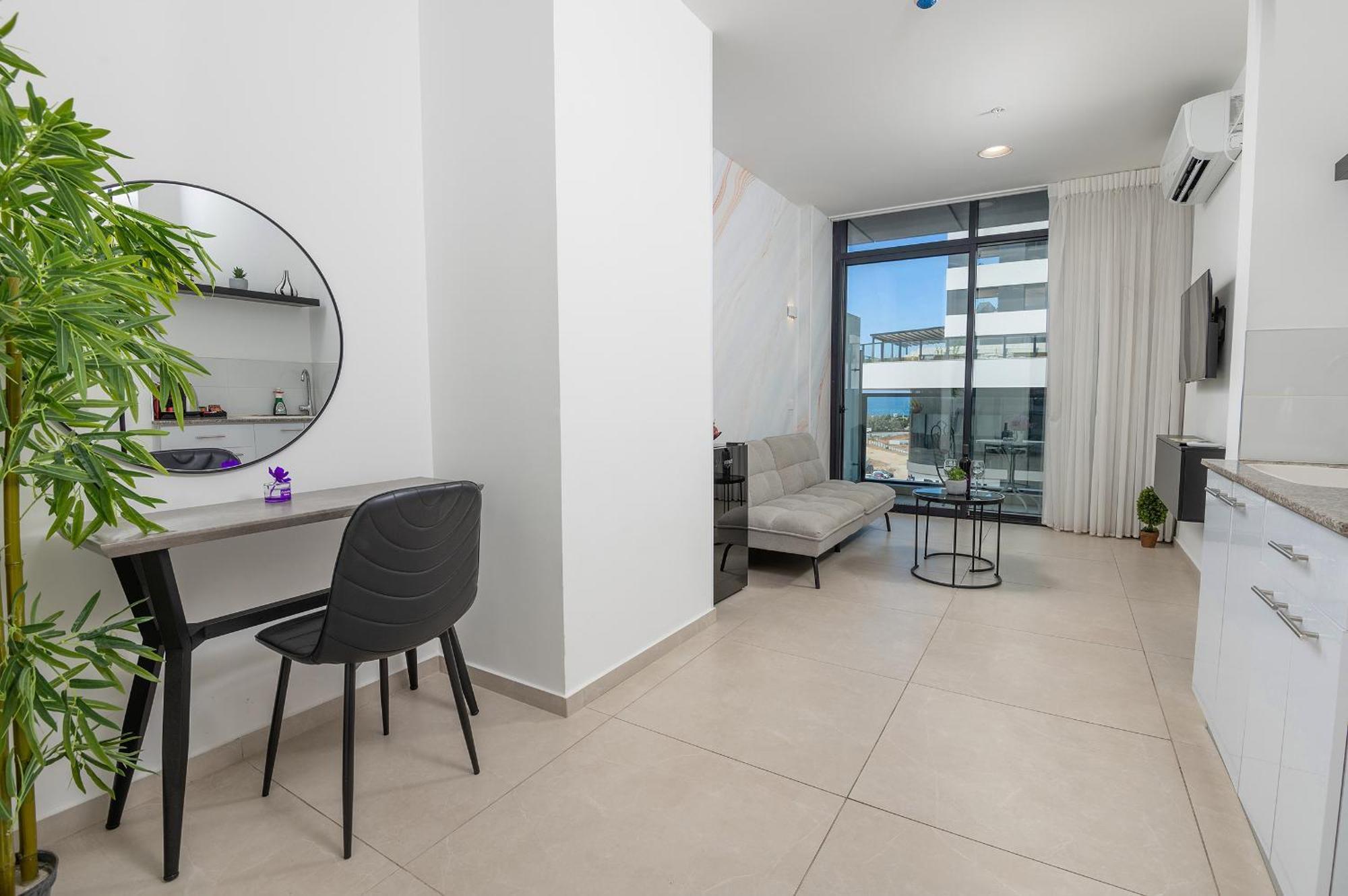 Hi-Yam Seaview Apartments & Suites - יש ממ"ד Bat Yam Buitenkant foto