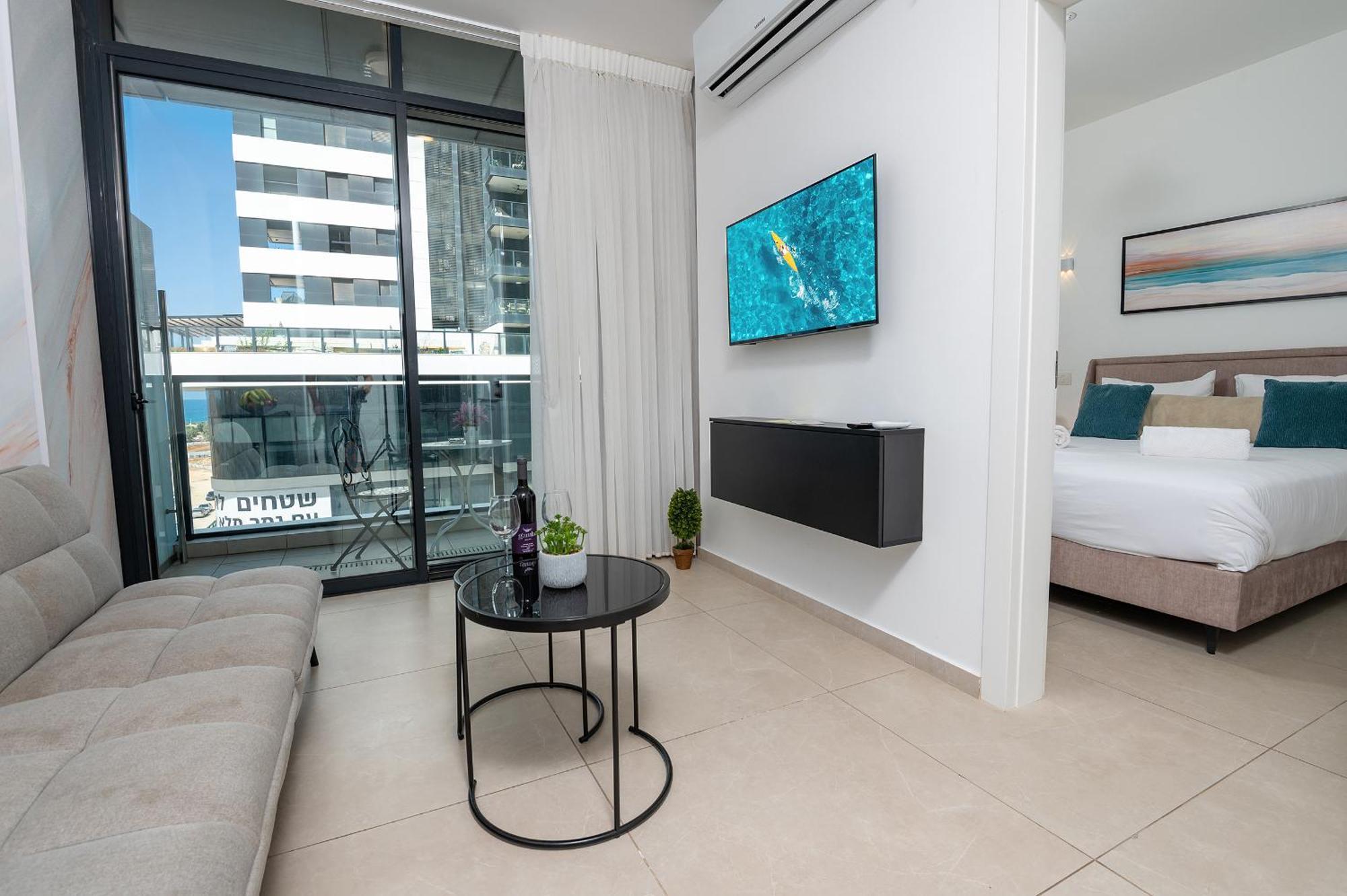 Hi-Yam Seaview Apartments & Suites - יש ממ"ד Bat Yam Buitenkant foto