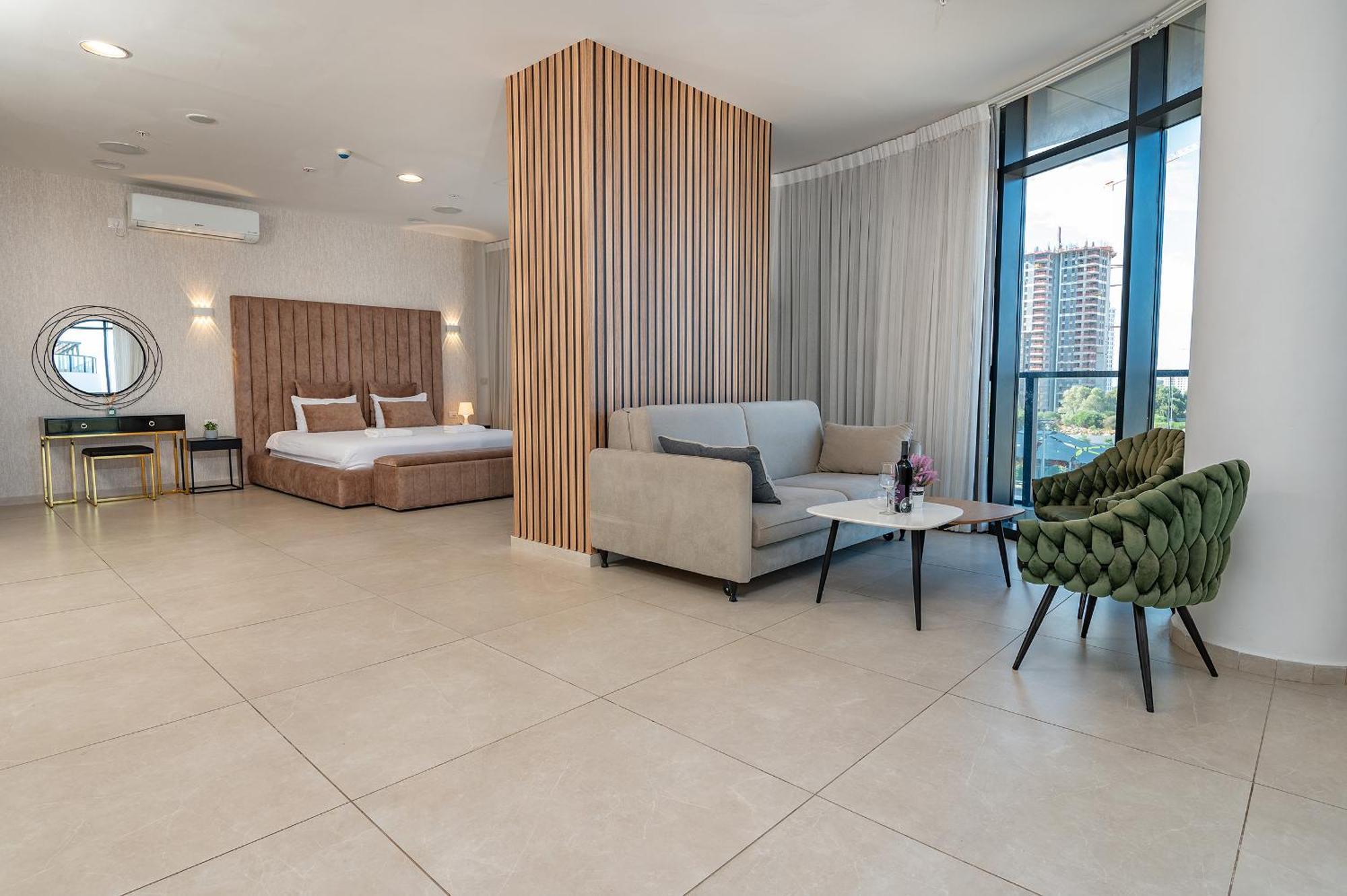 Hi-Yam Seaview Apartments & Suites - יש ממ"ד Bat Yam Buitenkant foto