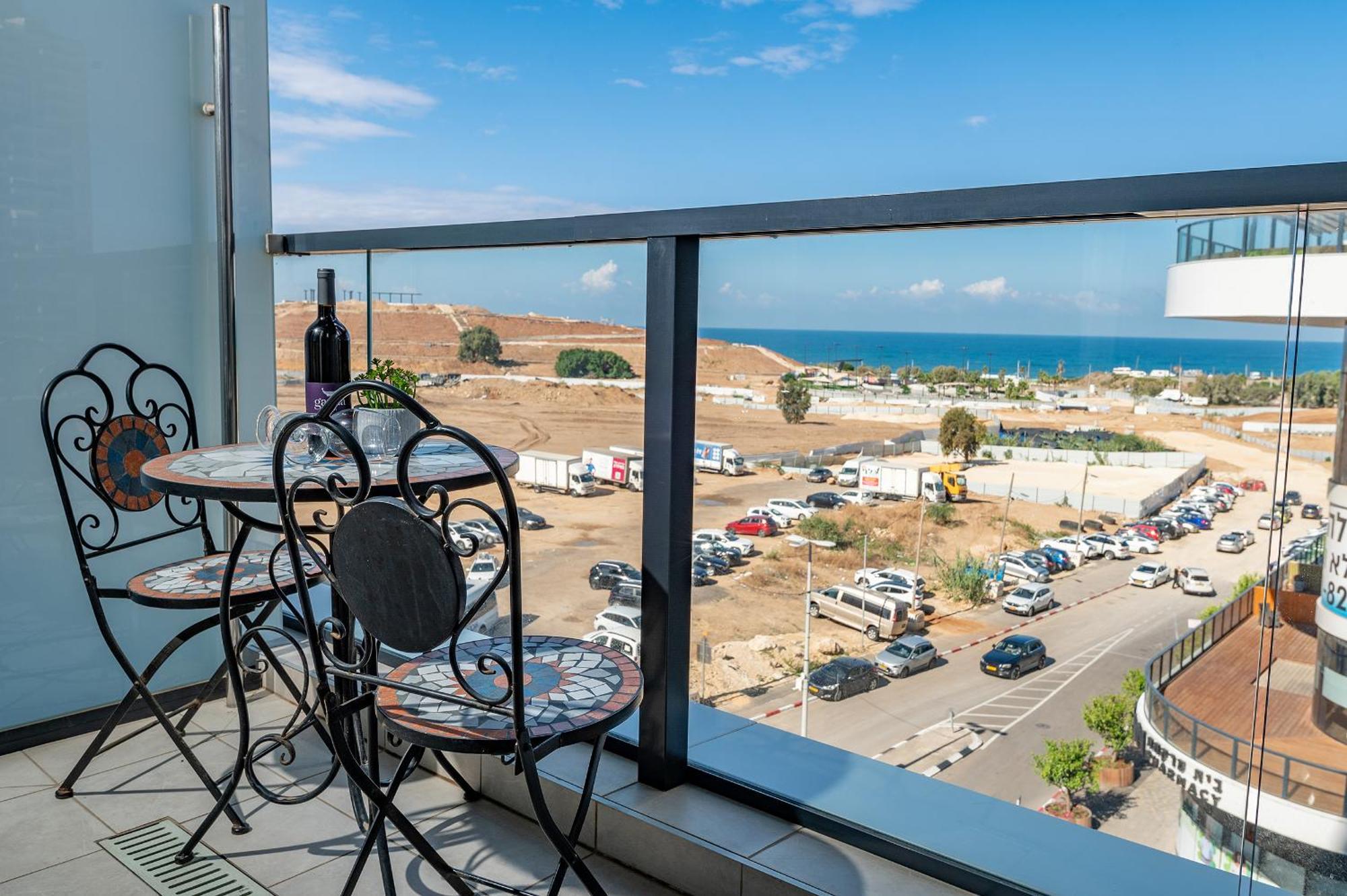 Hi-Yam Seaview Apartments & Suites - יש ממ"ד Bat Yam Buitenkant foto
