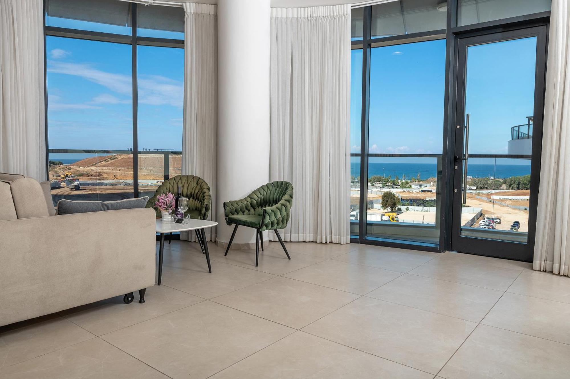 Hi-Yam Seaview Apartments & Suites - יש ממ"ד Bat Yam Buitenkant foto