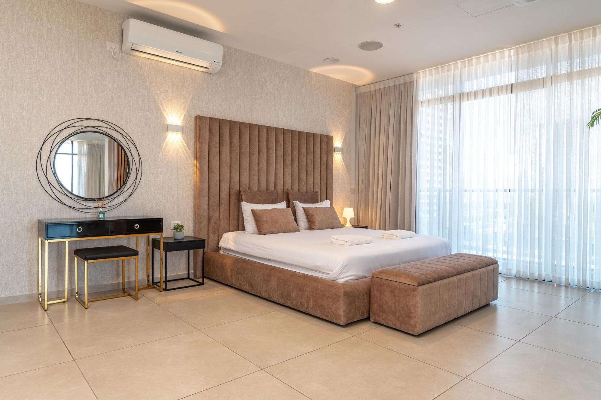 Hi-Yam Seaview Apartments & Suites - יש ממ"ד Bat Yam Buitenkant foto