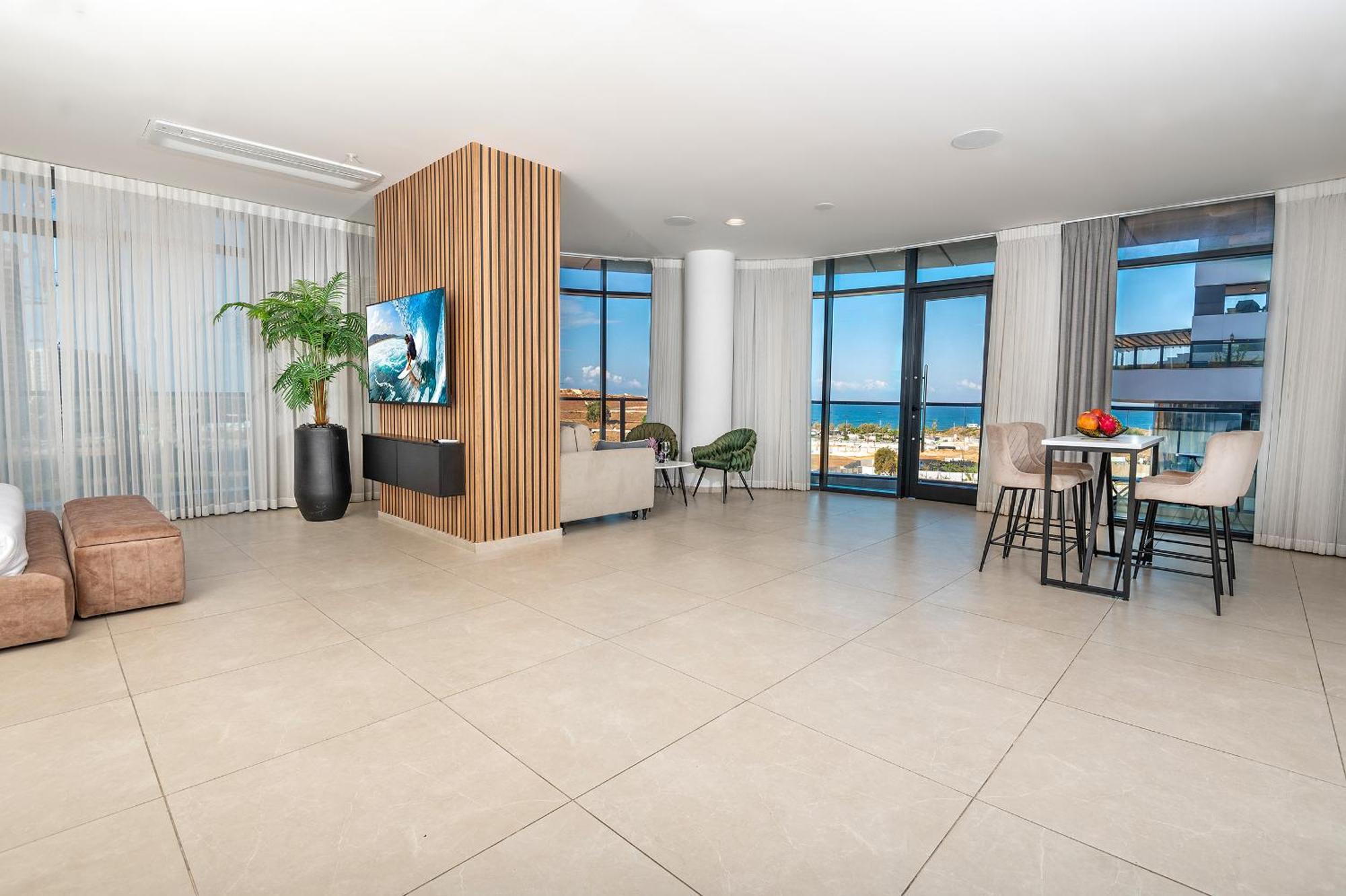 Hi-Yam Seaview Apartments & Suites - יש ממ"ד Bat Yam Buitenkant foto