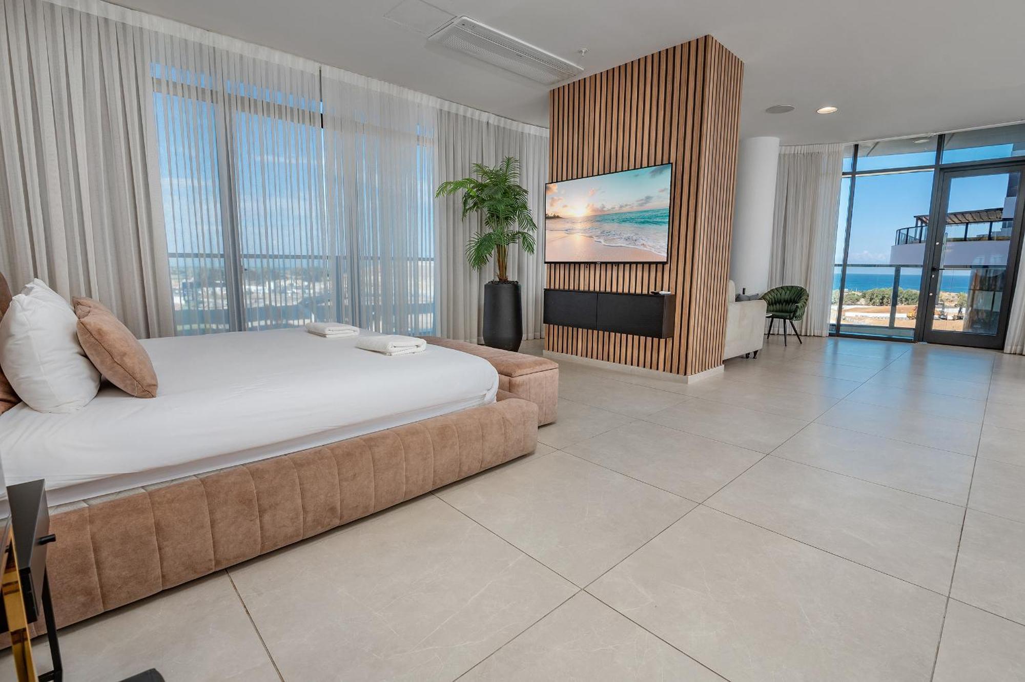 Hi-Yam Seaview Apartments & Suites - יש ממ"ד Bat Yam Buitenkant foto