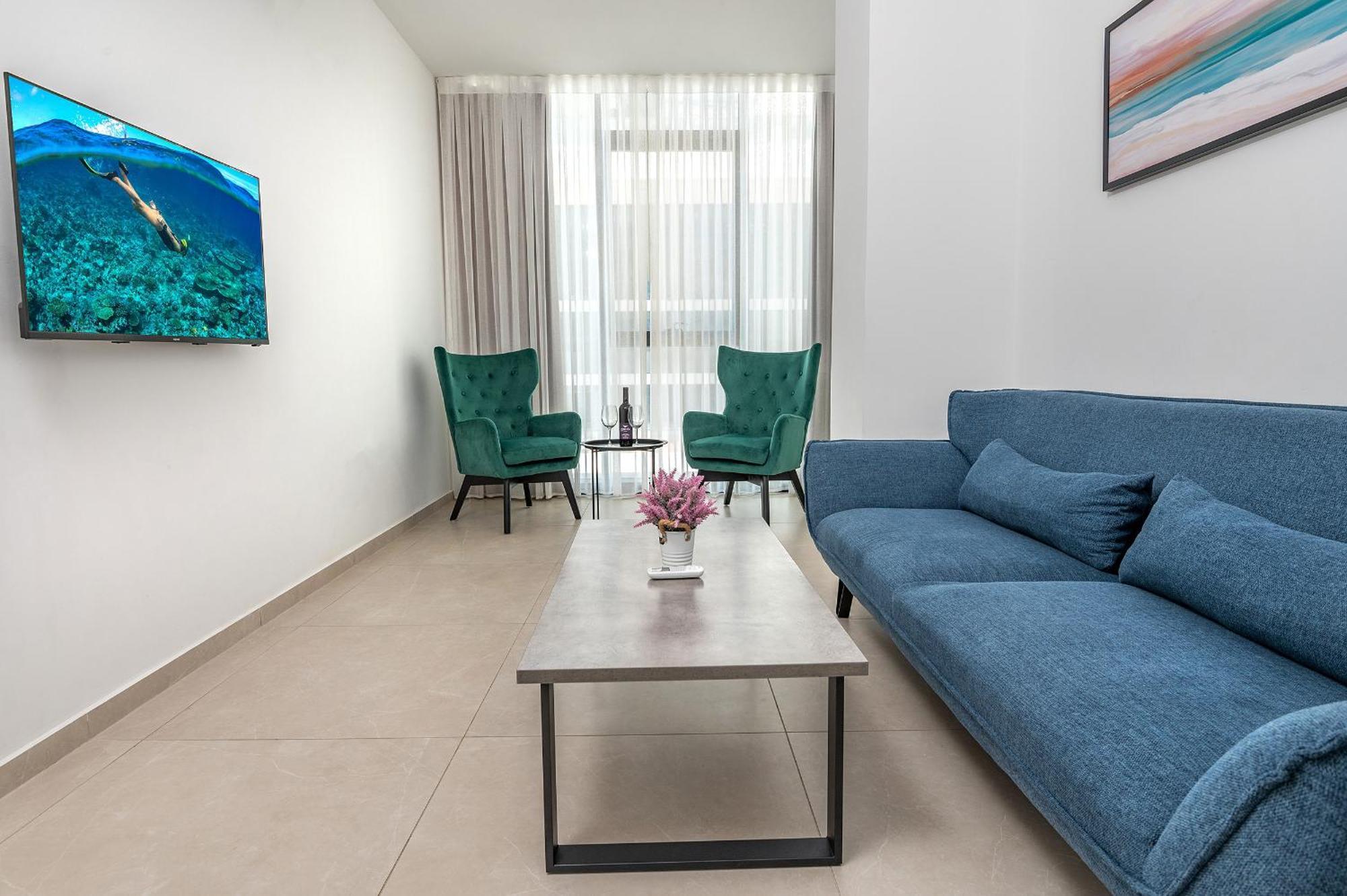 Hi-Yam Seaview Apartments & Suites - יש ממ"ד Bat Yam Buitenkant foto