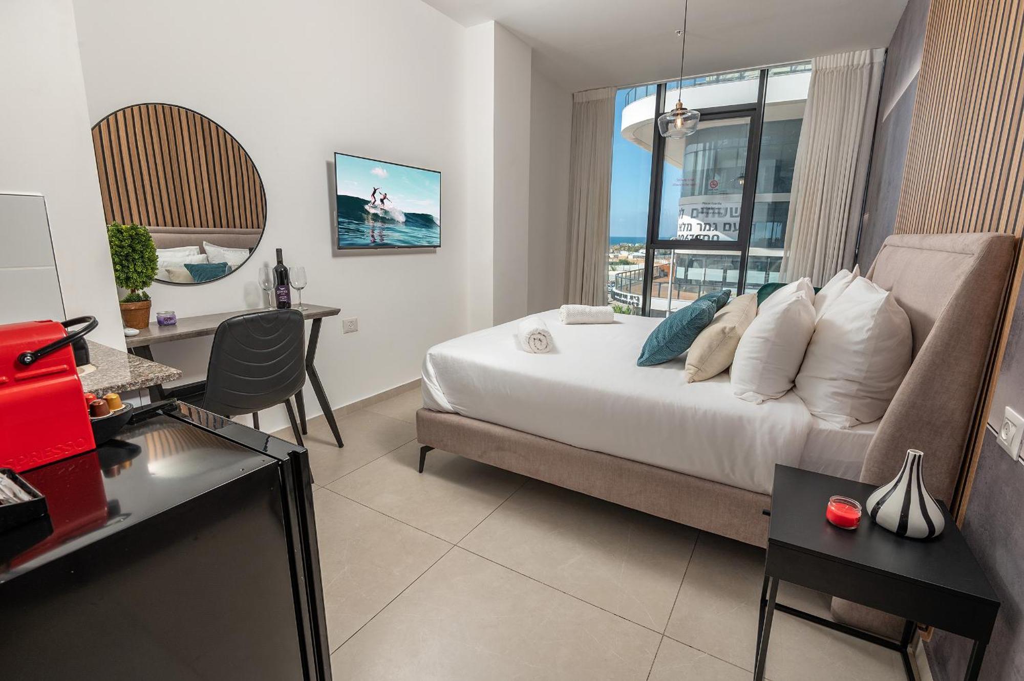 Hi-Yam Seaview Apartments & Suites - יש ממ"ד Bat Yam Buitenkant foto