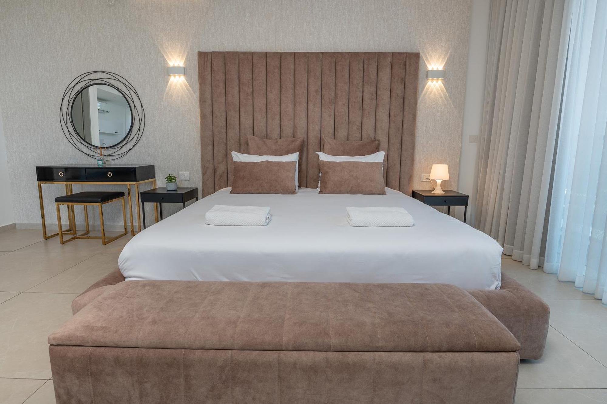 Hi-Yam Seaview Apartments & Suites - יש ממ"ד Bat Yam Kamer foto