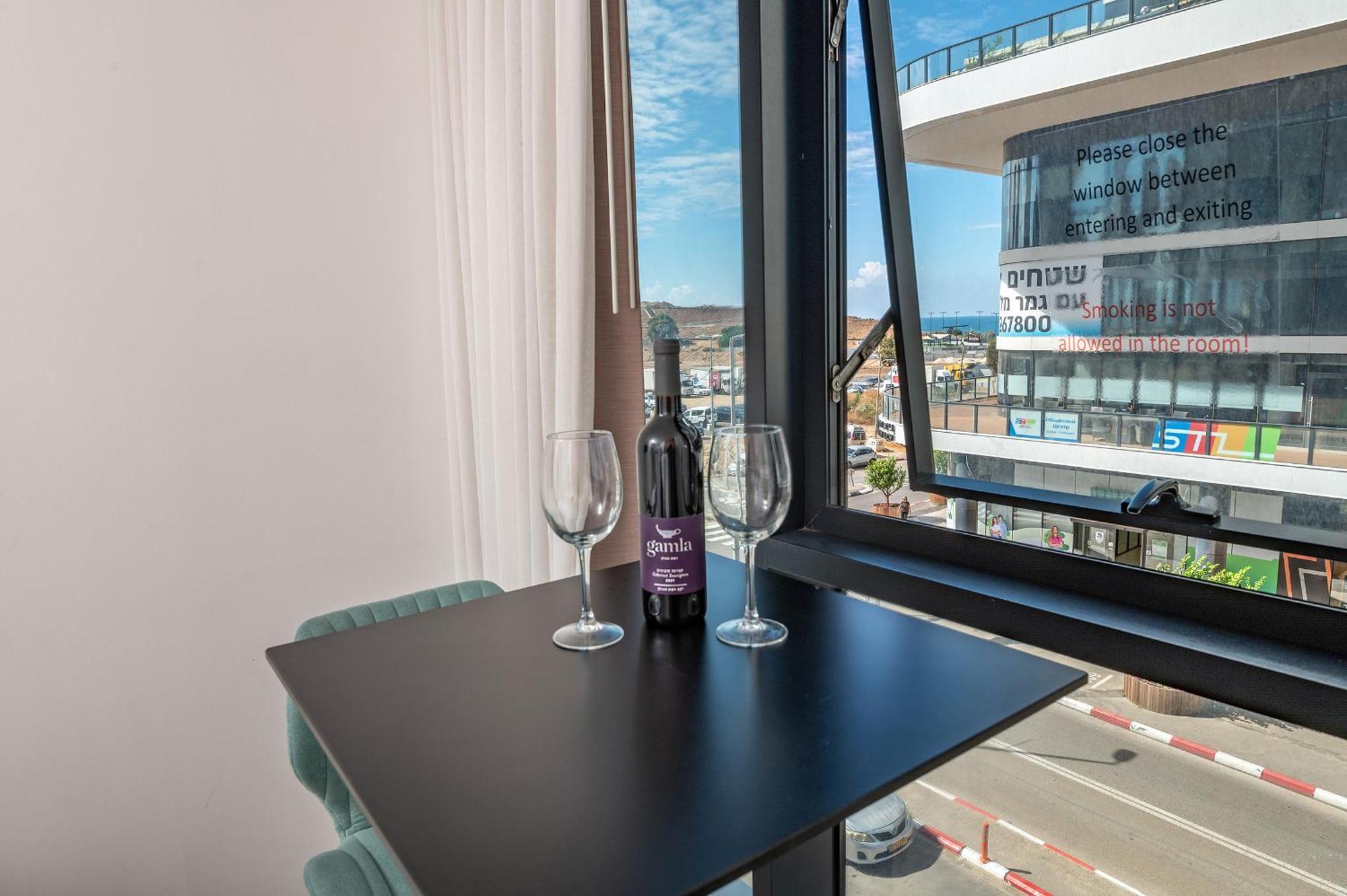 Hi-Yam Seaview Apartments & Suites - יש ממ"ד Bat Yam Kamer foto