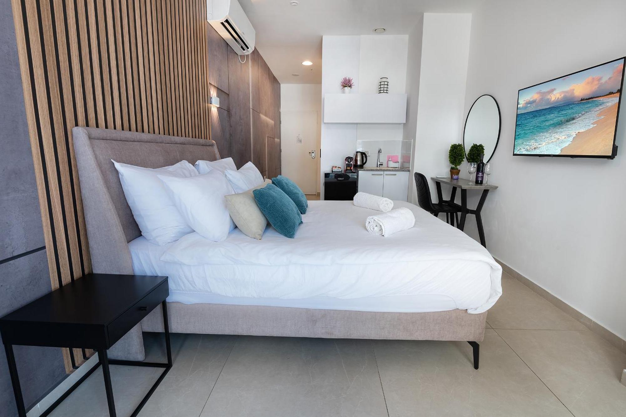Hi-Yam Seaview Apartments & Suites - יש ממ"ד Bat Yam Kamer foto