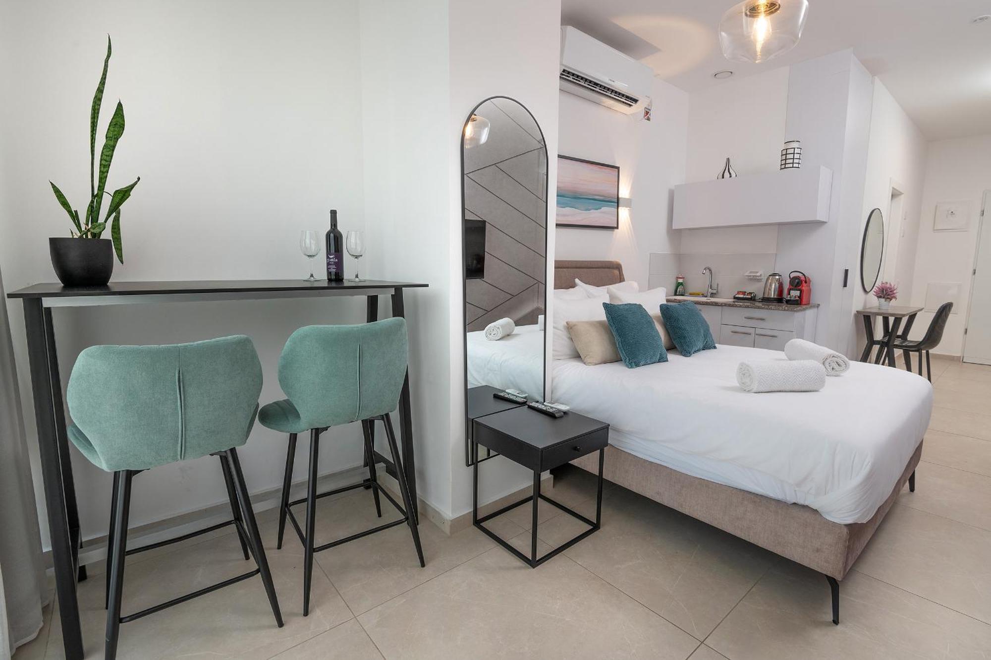 Hi-Yam Seaview Apartments & Suites - יש ממ"ד Bat Yam Kamer foto