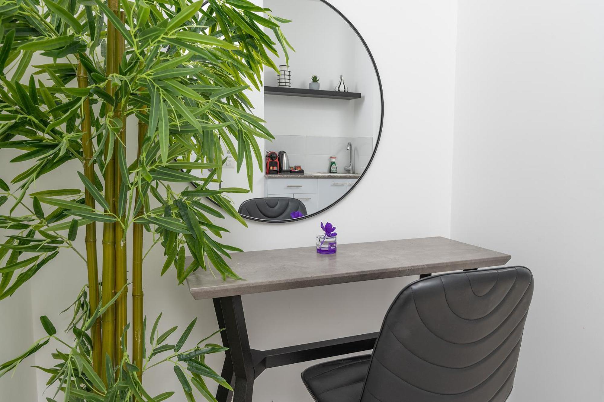 Hi-Yam Seaview Apartments & Suites - יש ממ"ד Bat Yam Kamer foto