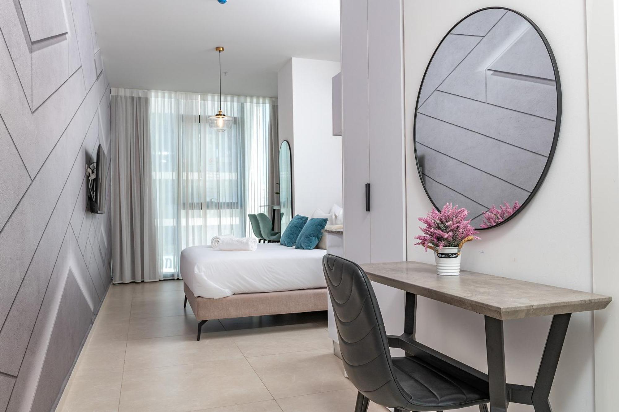 Hi-Yam Seaview Apartments & Suites - יש ממ"ד Bat Yam Kamer foto