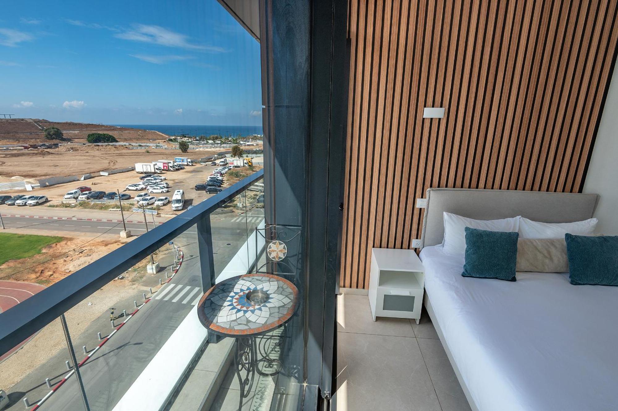 Hi-Yam Seaview Apartments & Suites - יש ממ"ד Bat Yam Kamer foto
